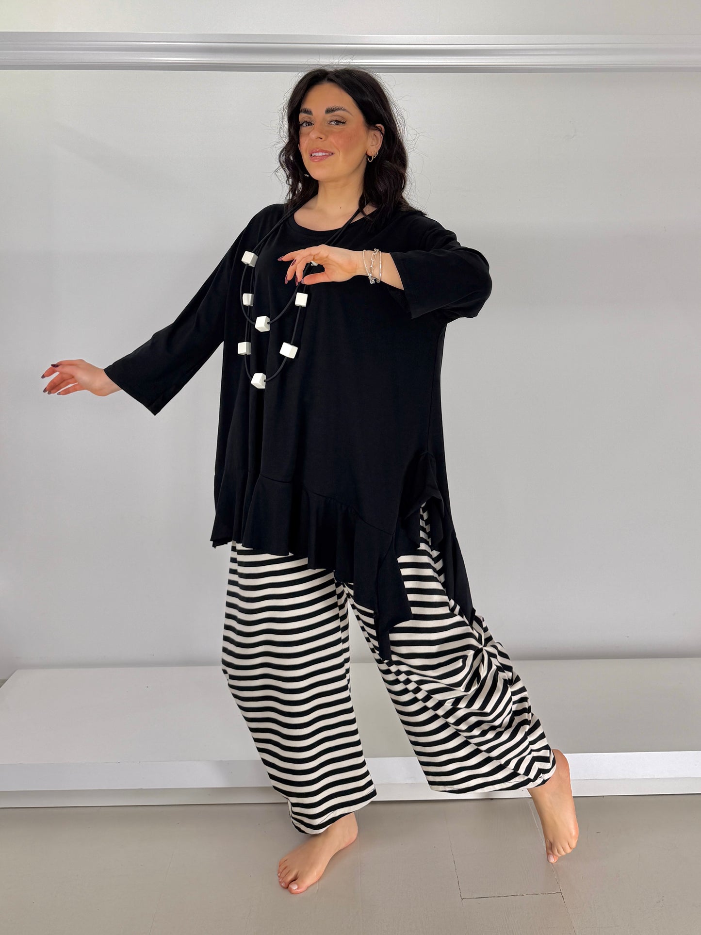 Maglia asimmetrica con balza