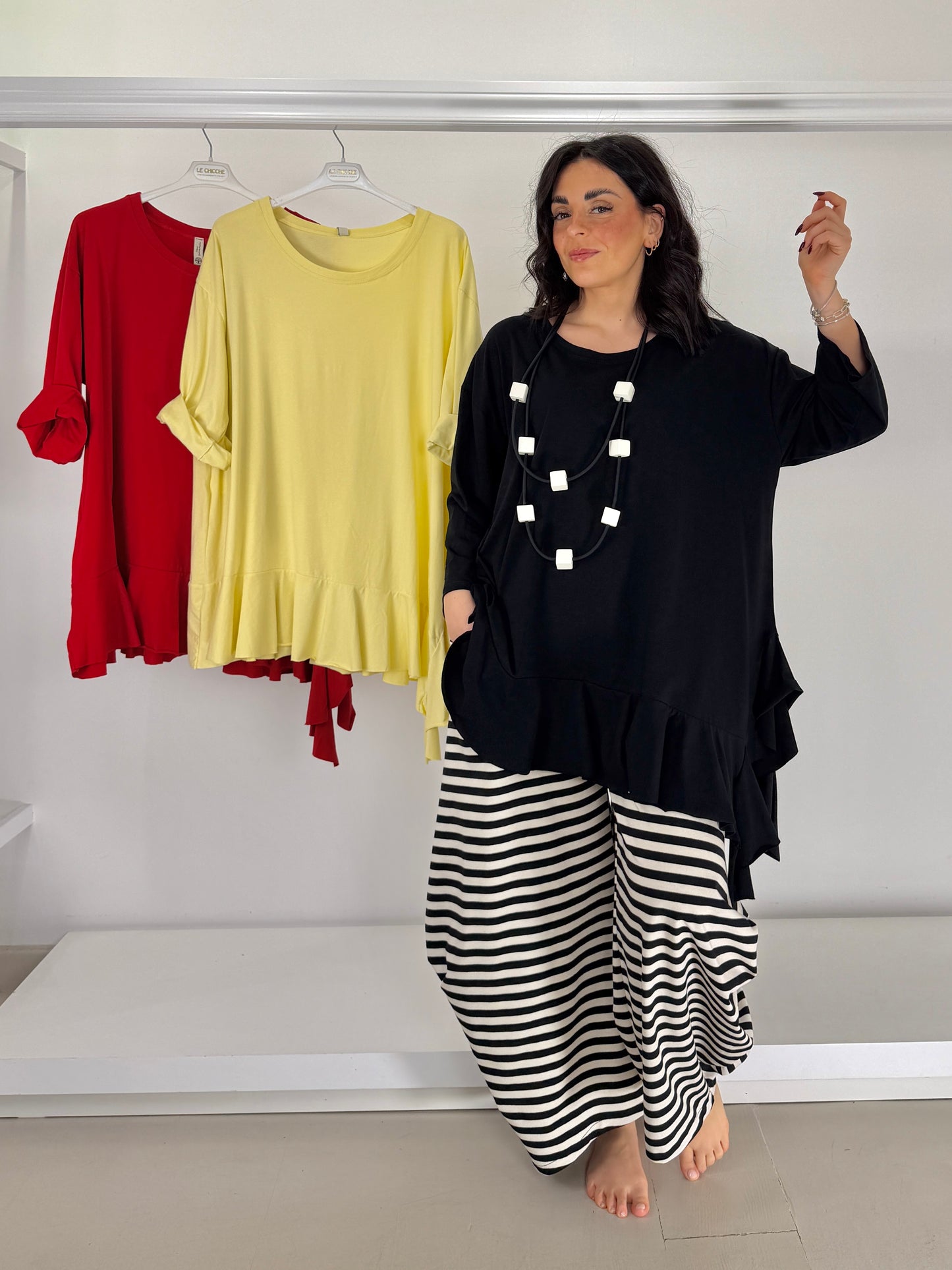 Maglia asimmetrica con balza