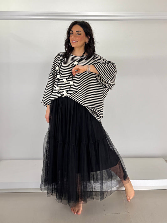 T-shirt scatoletta over a righe