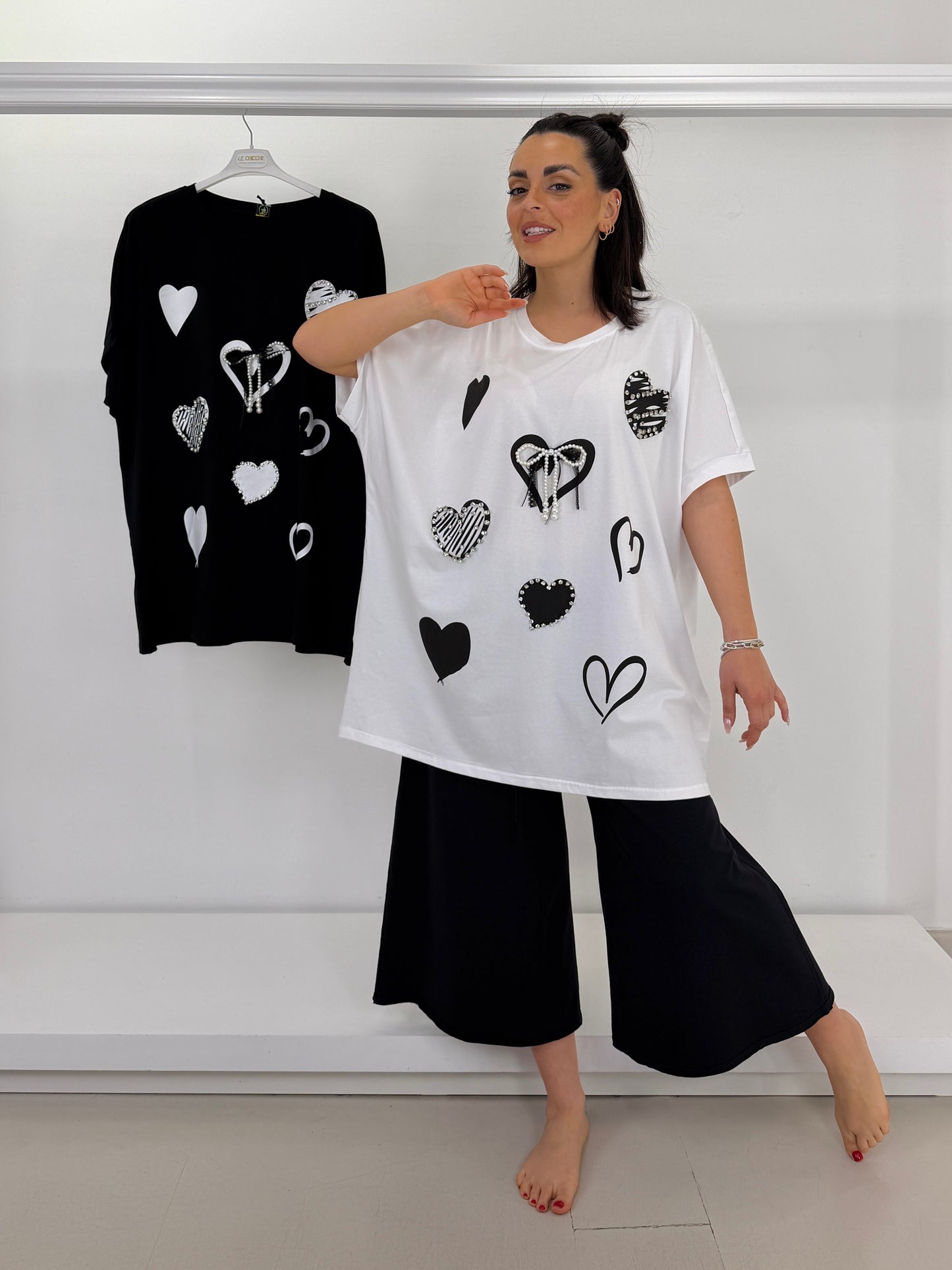 T-shirt cuoricini con dettagli