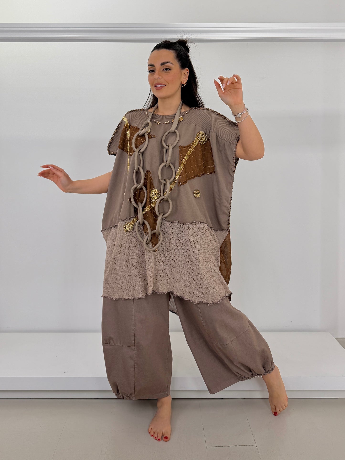 Pantalone effetto jeans fondo arricciato