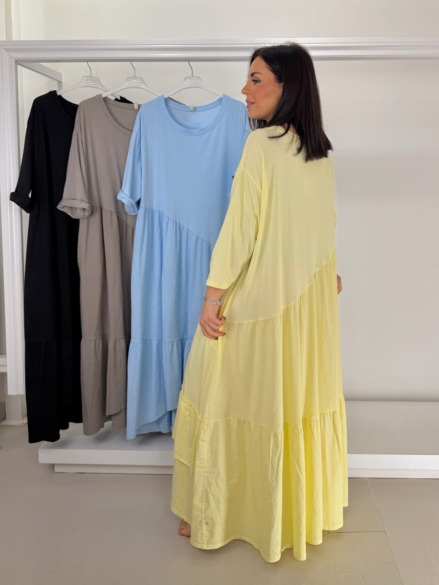 Abito due tessuti con balze