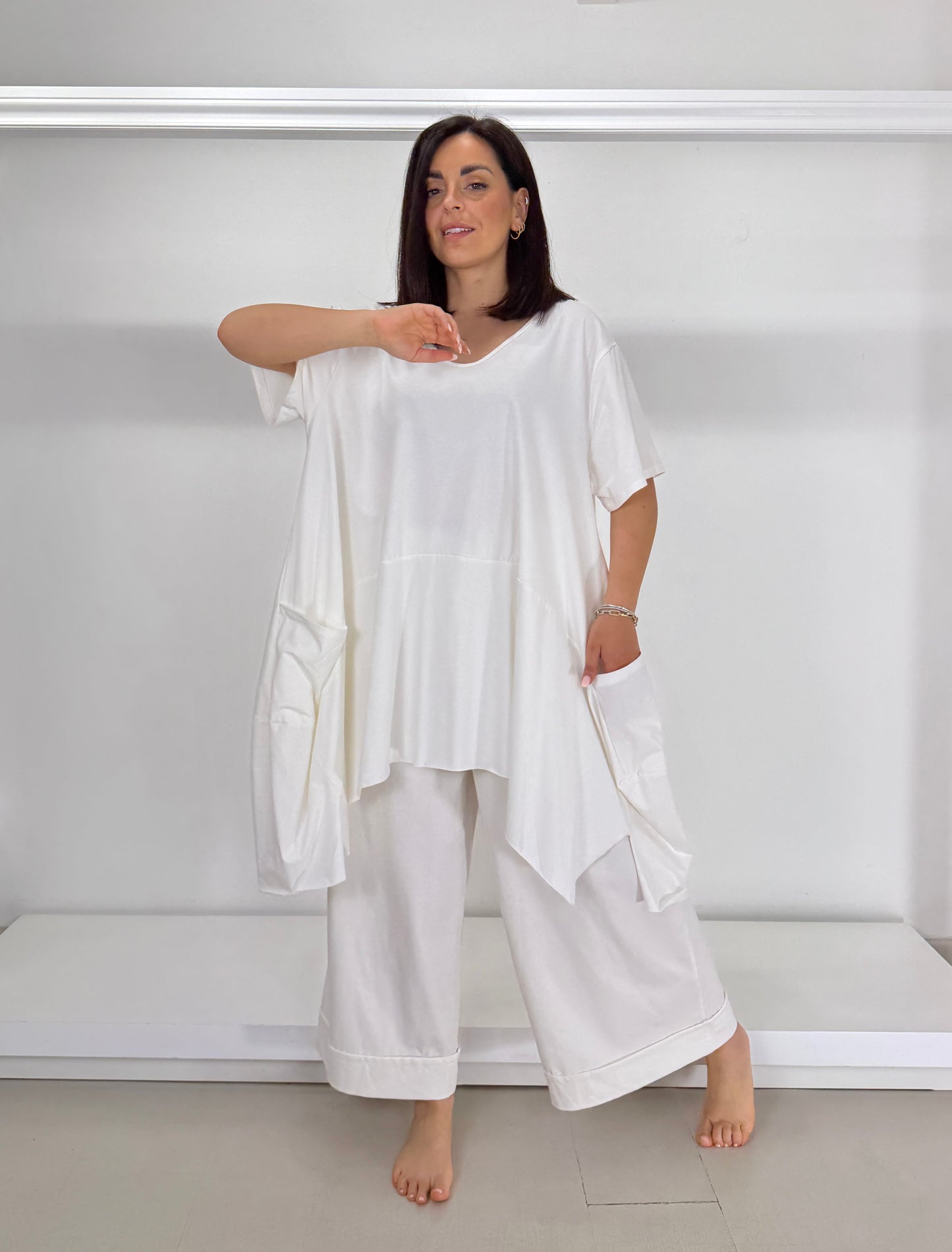 T-shirt over stondata con tasche