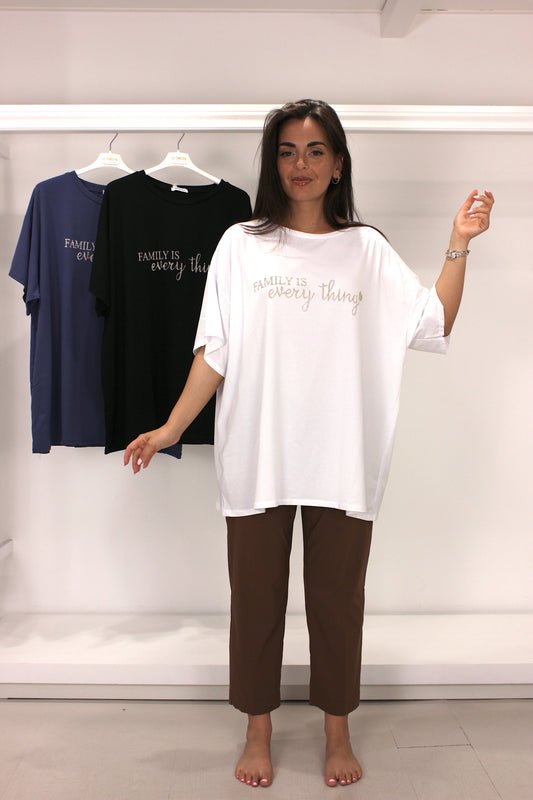 T-shirt "family is everything"