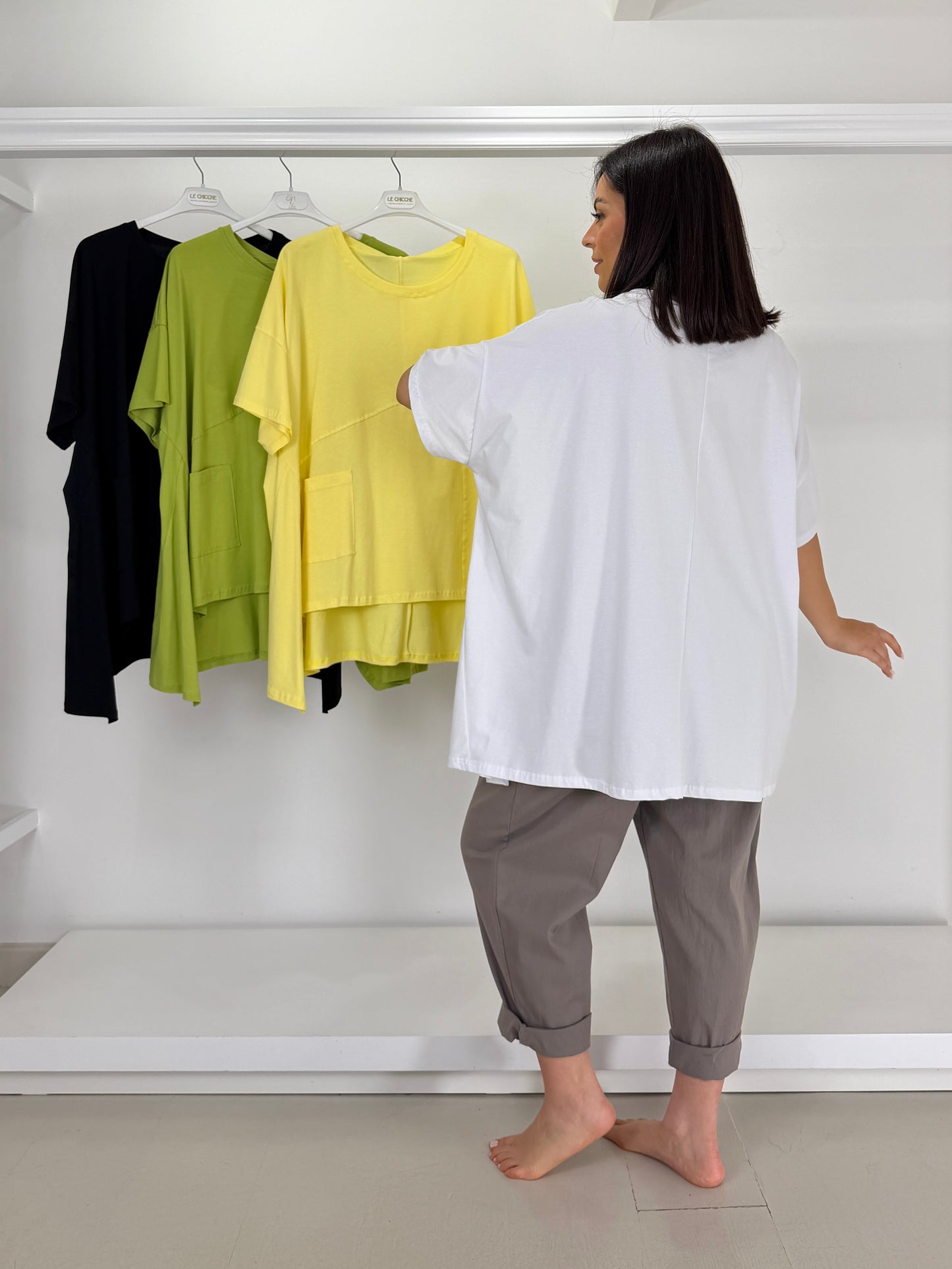 T-shirt over svasata con tasca