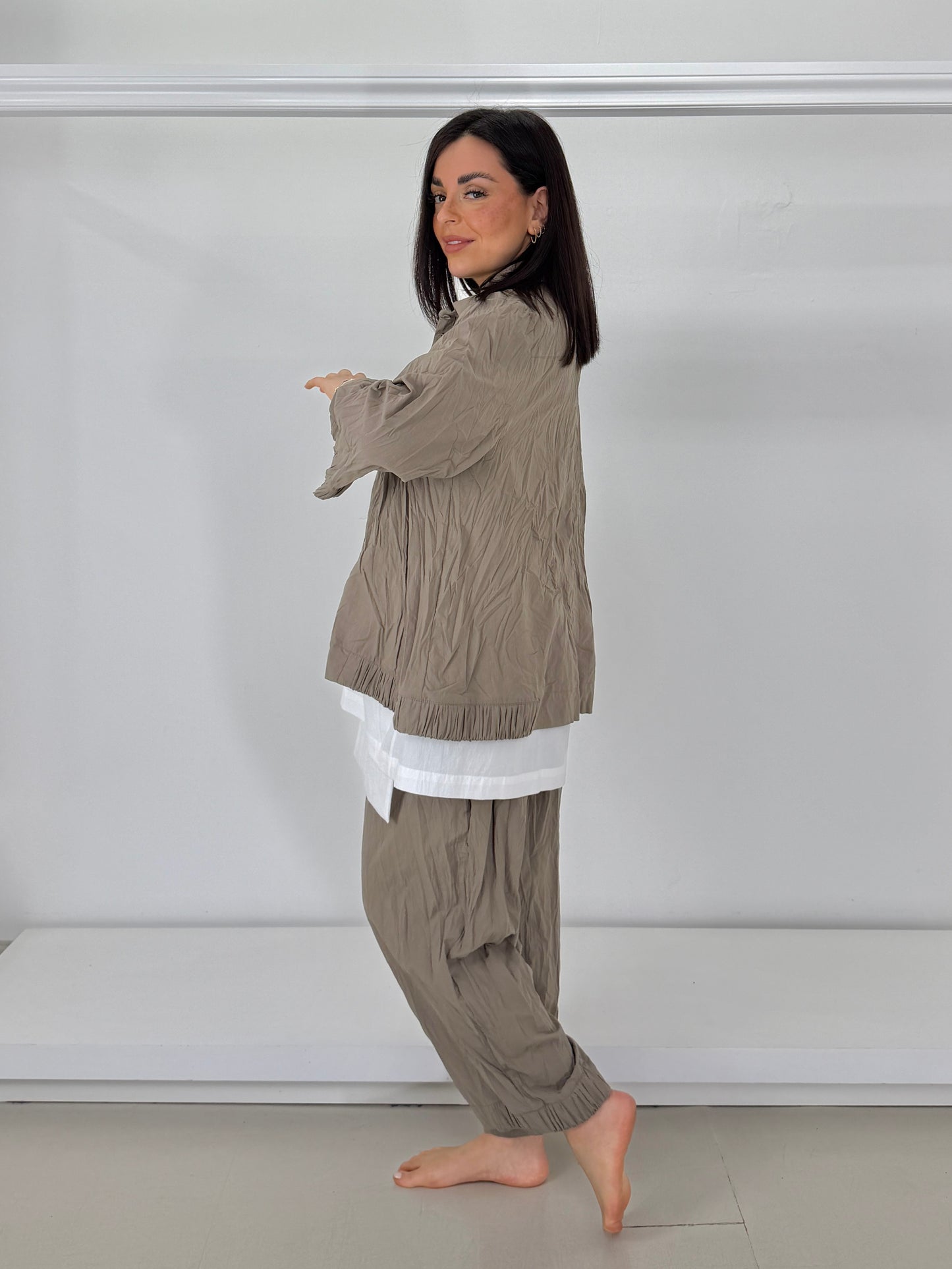 OZAI N KU camicia stropicciata con bordi arricciati