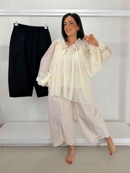 Pantalone in taffetà motivo a petalo