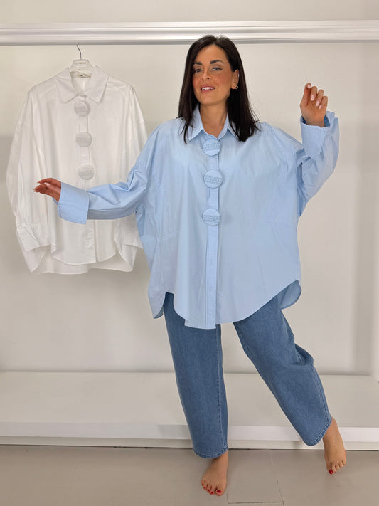 Camicia con bottoni grandi