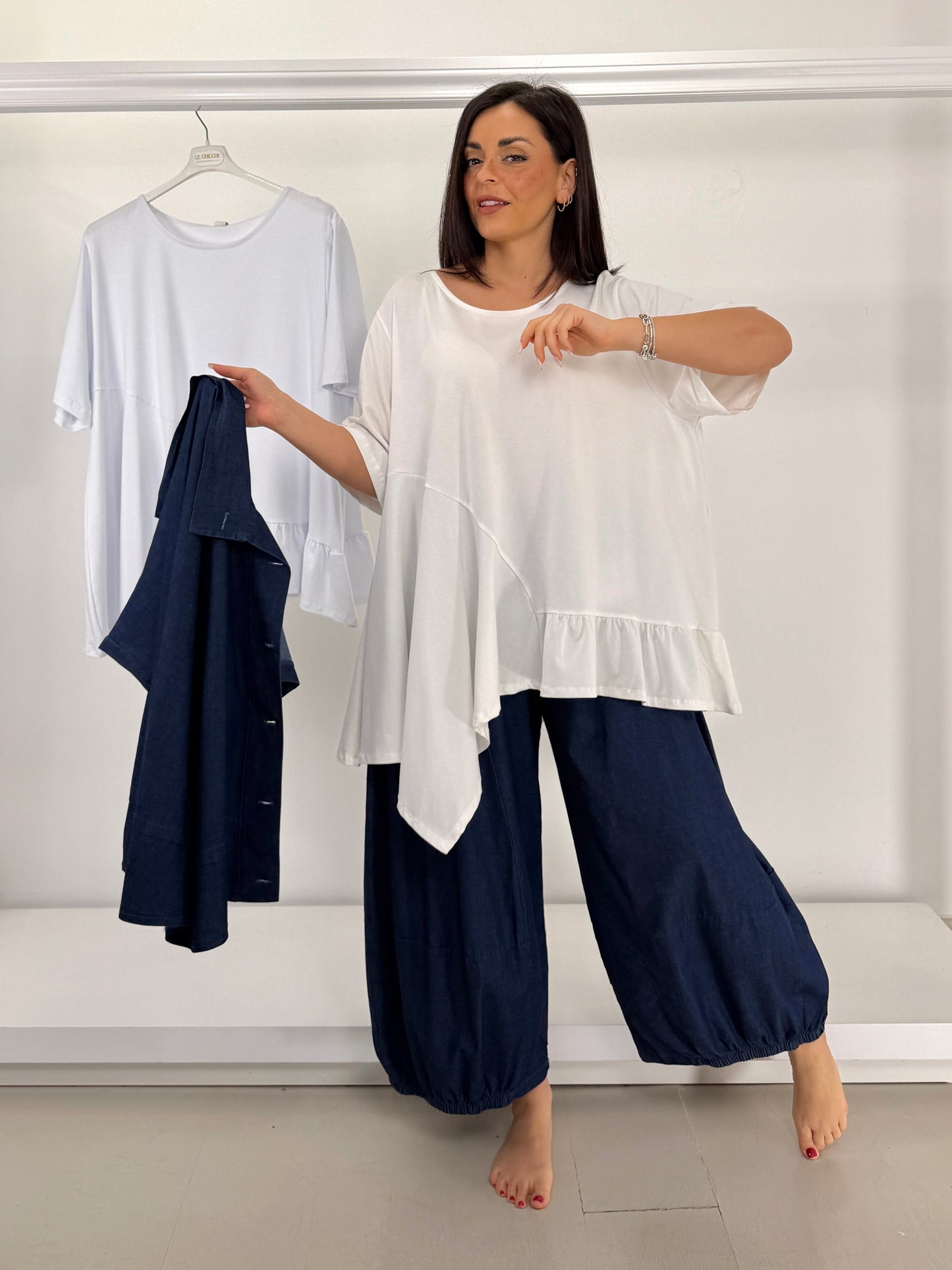T-shirt asimmetrica con balzina