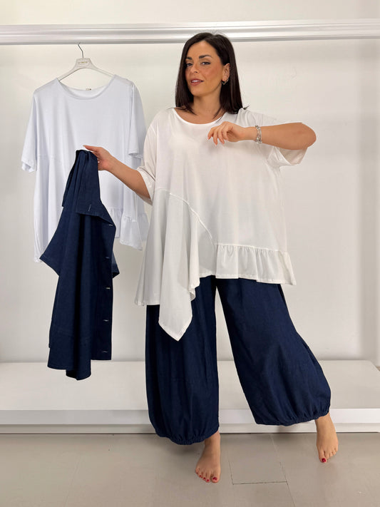 T-shirt asimmetrica con balzina