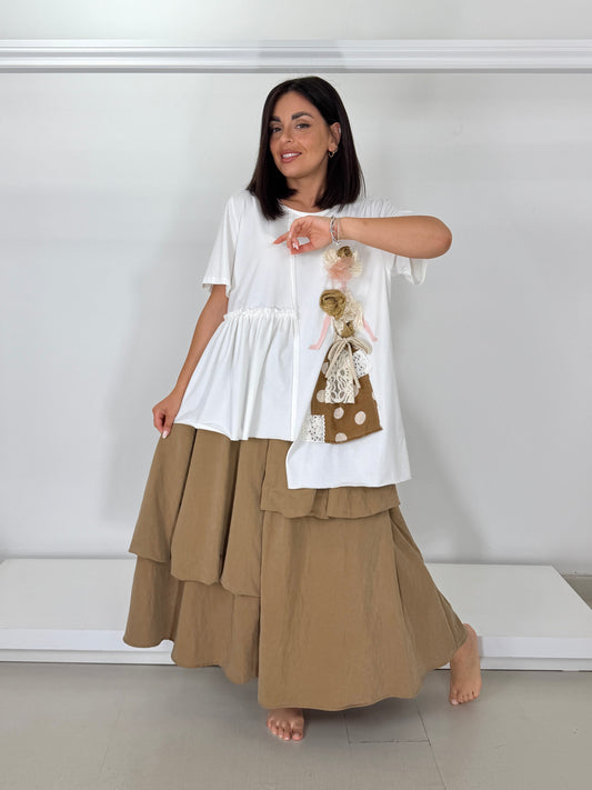 T-shirt lato arricciato applicazione a mano bambolina