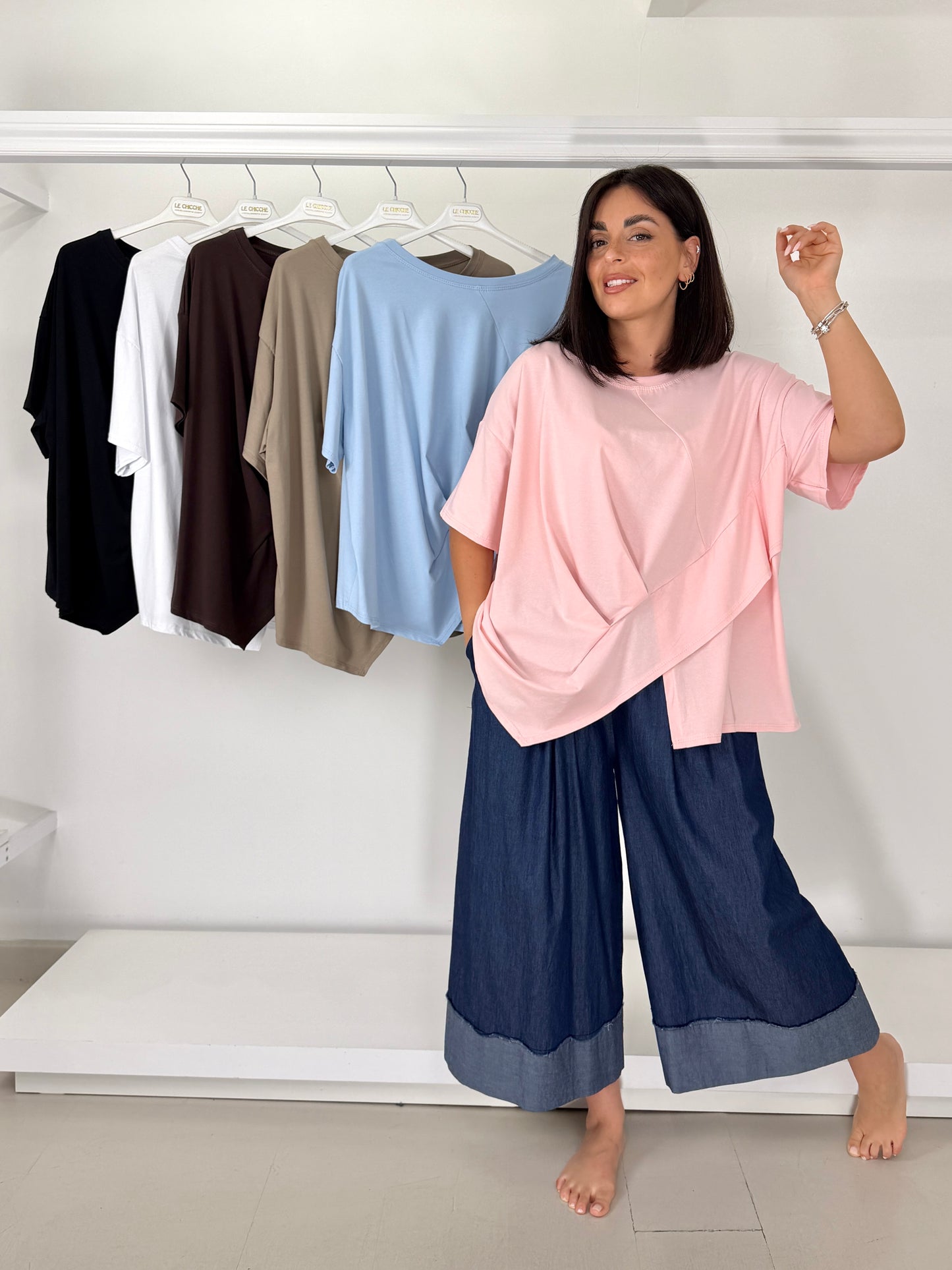 T-shirt asimmetrica con pieghe