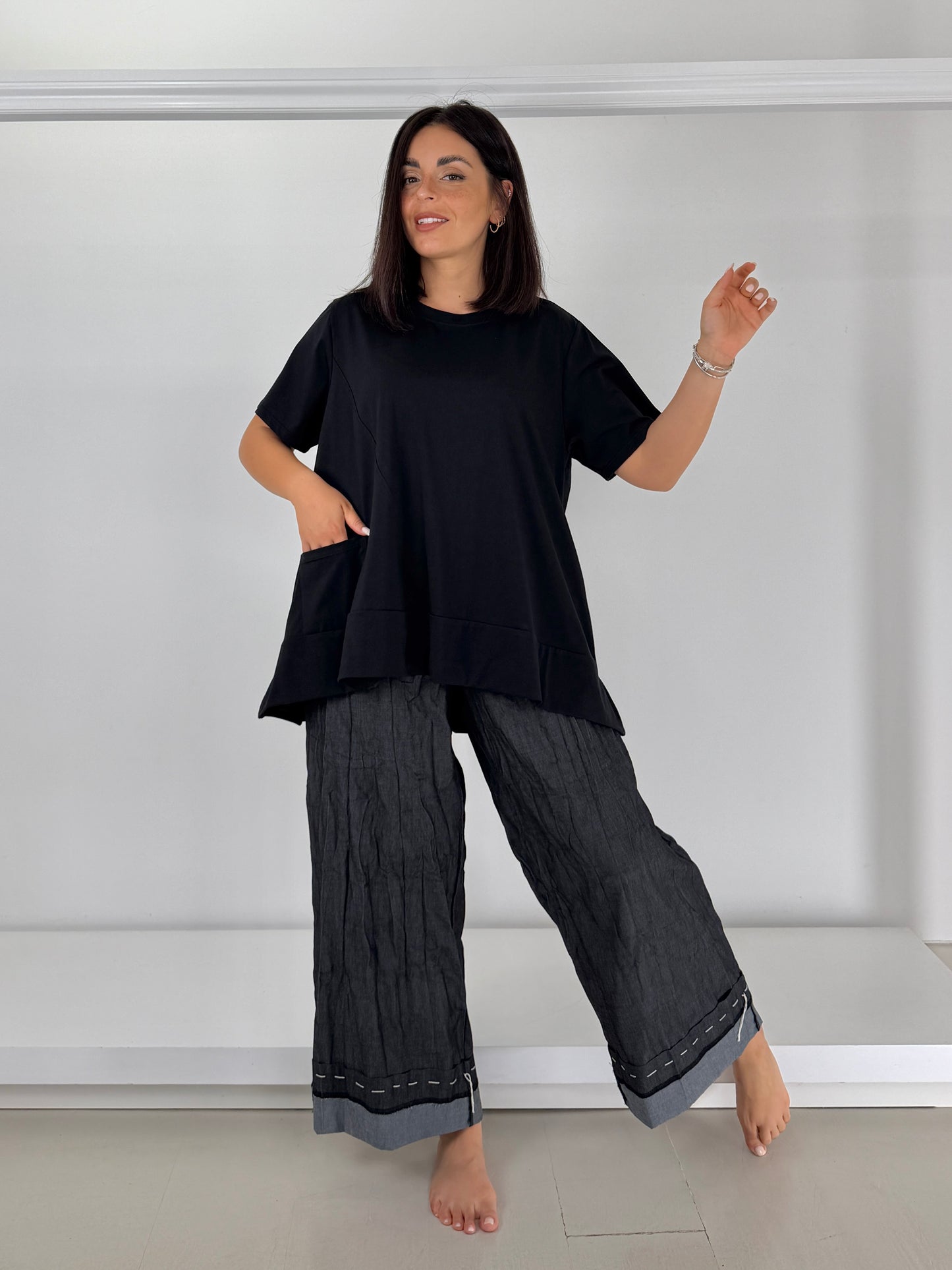 T-shirt svasata con bordo