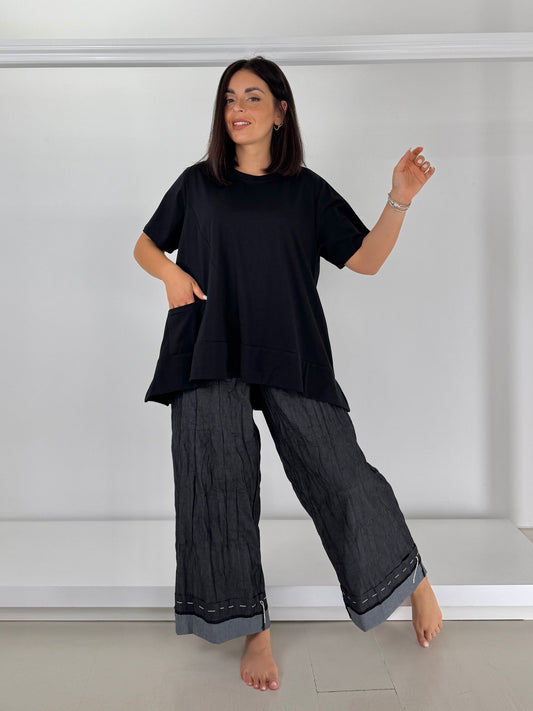 T-shirt svasata con bordo