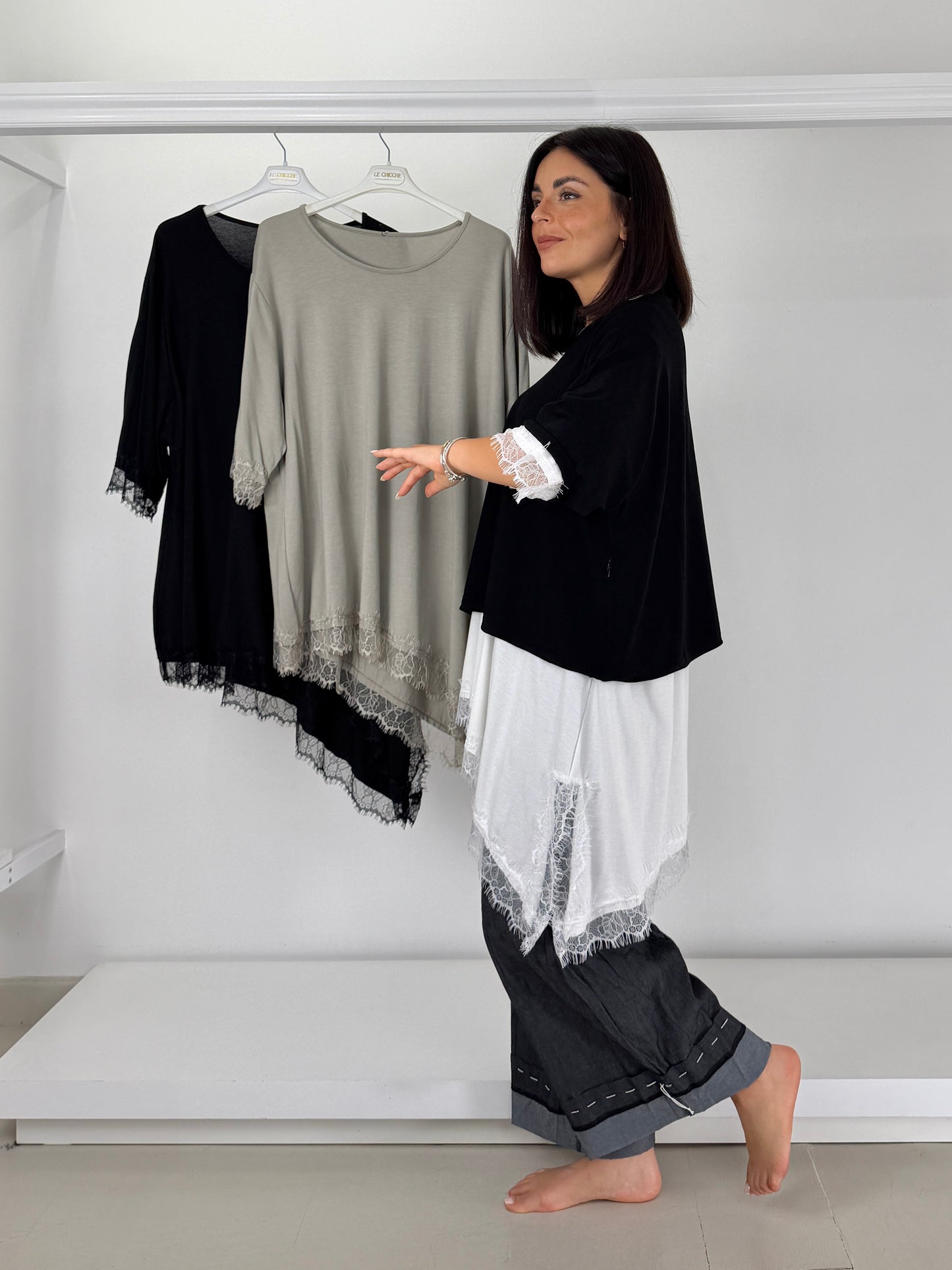 T-shirt over inserti in pizzo