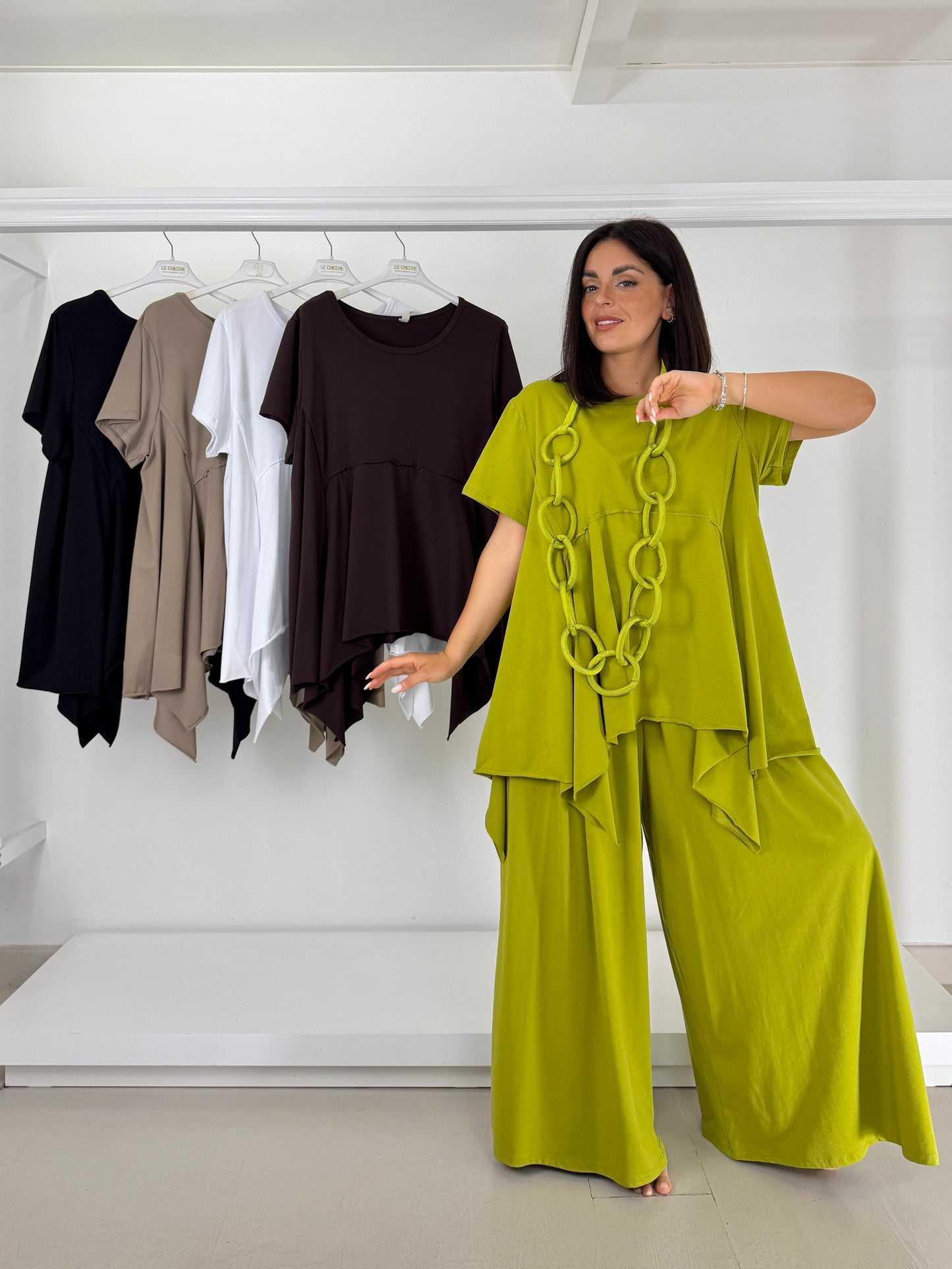 T-shirt leggermente sfiancata con punte