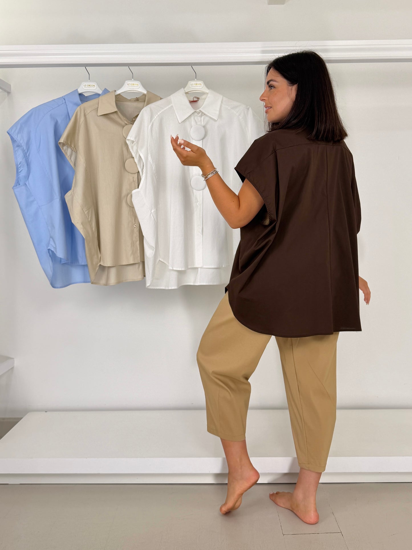 Camicia smanicata bottoni grandi - tinta unita