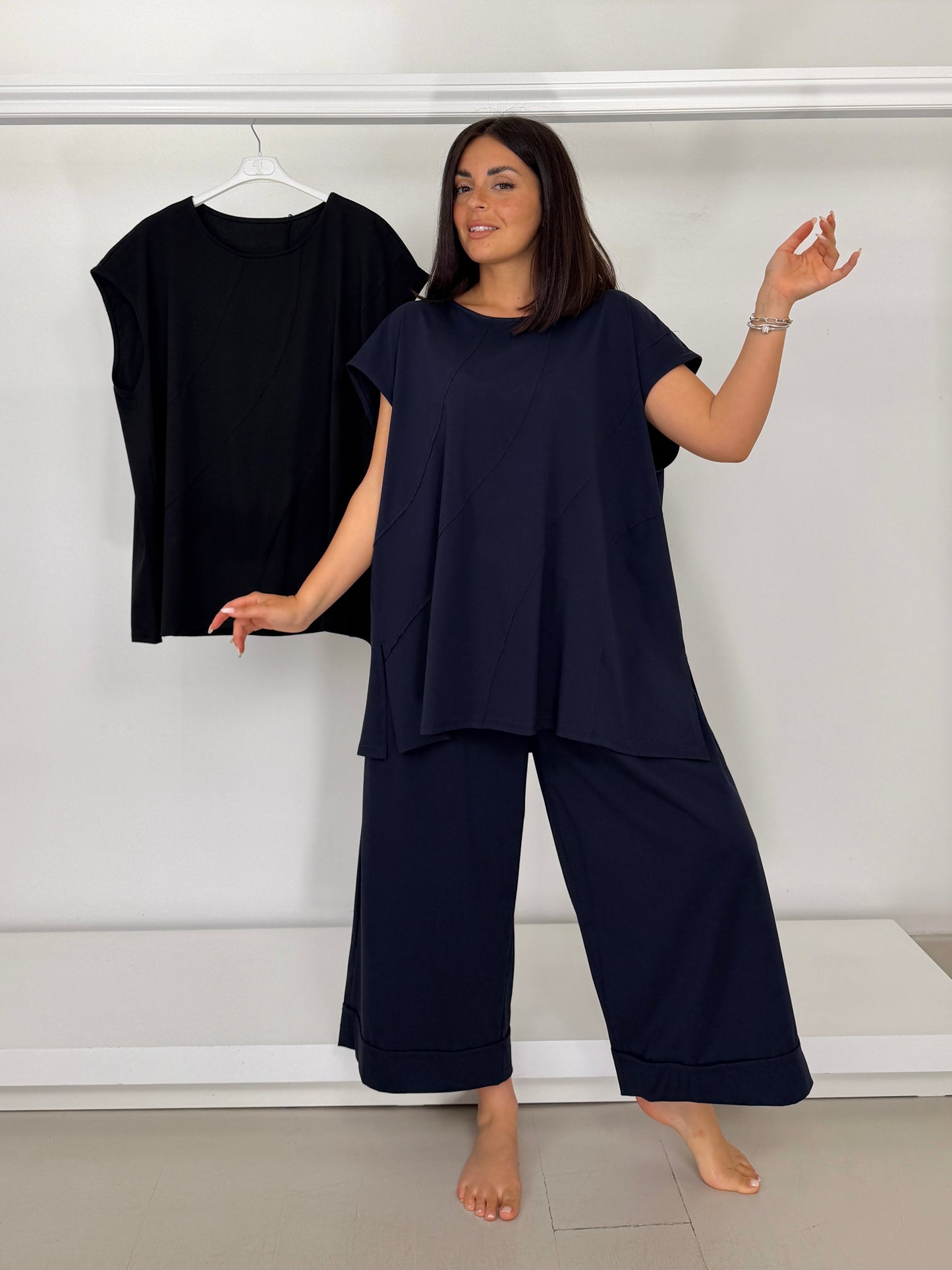 Maglia smanicata con spacchetti