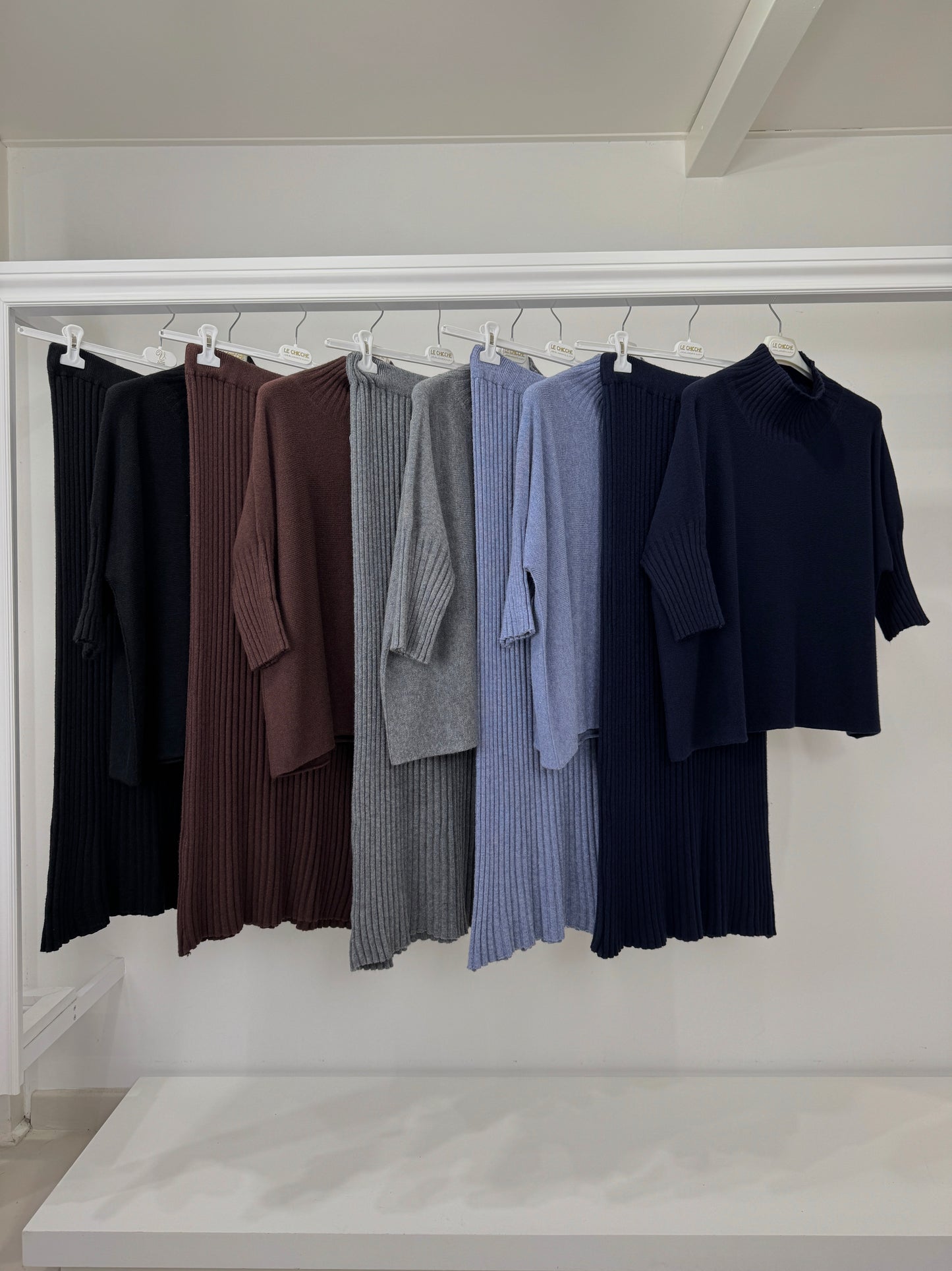 Completo pullover lupetto e gonna a coste