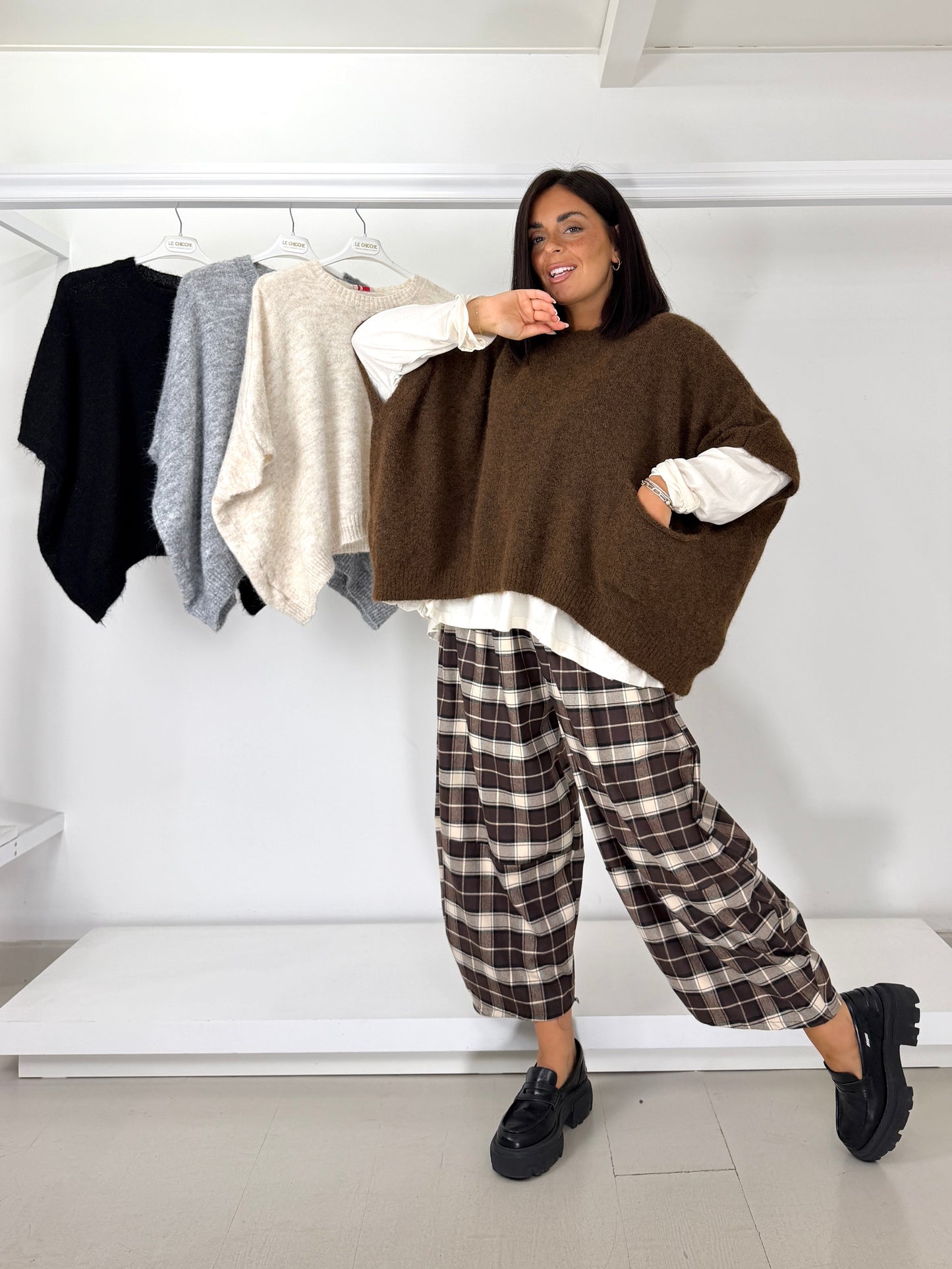 Pullover smanicato con taschino