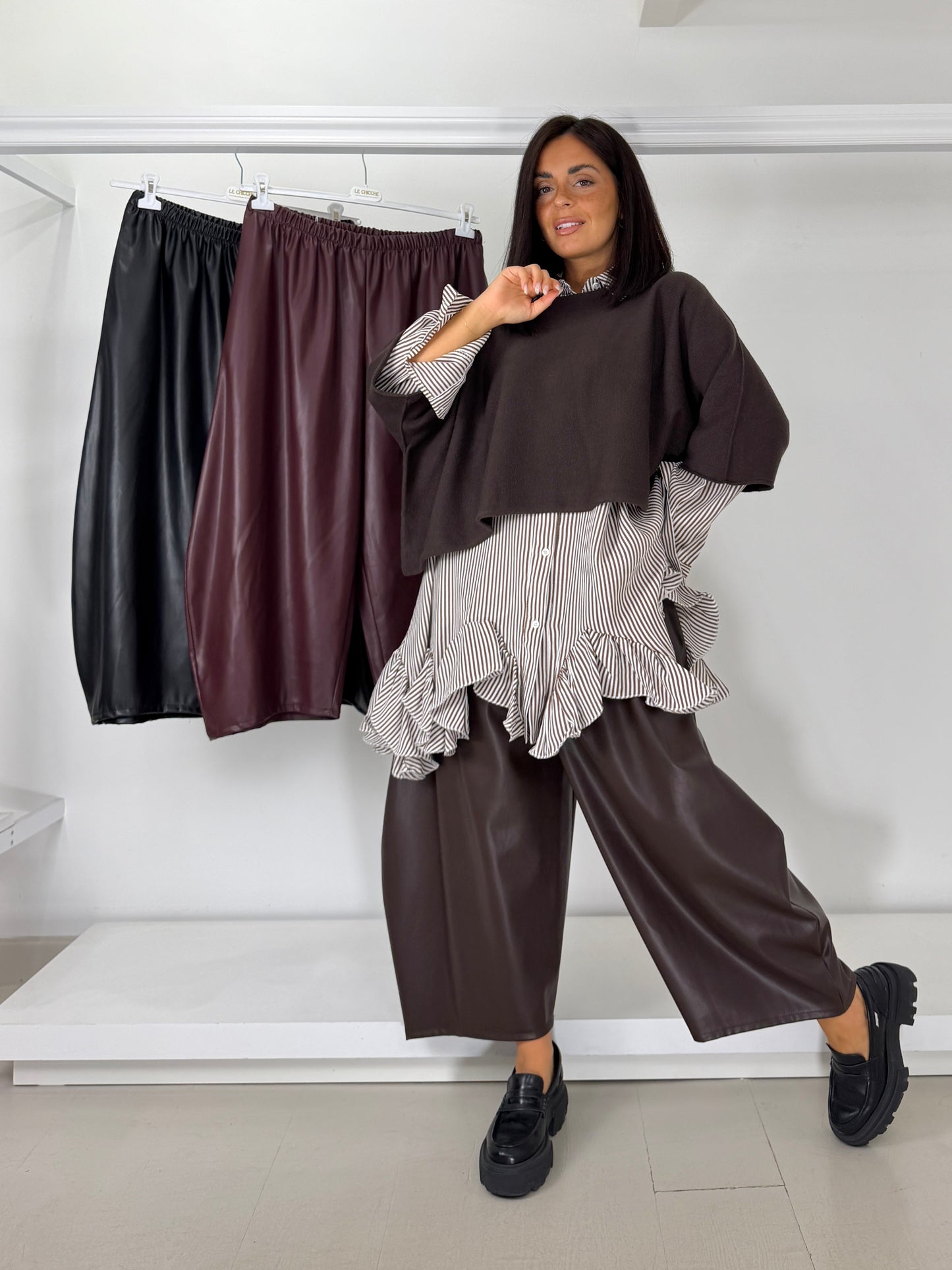 Pantalone gamba larga in ecopelle