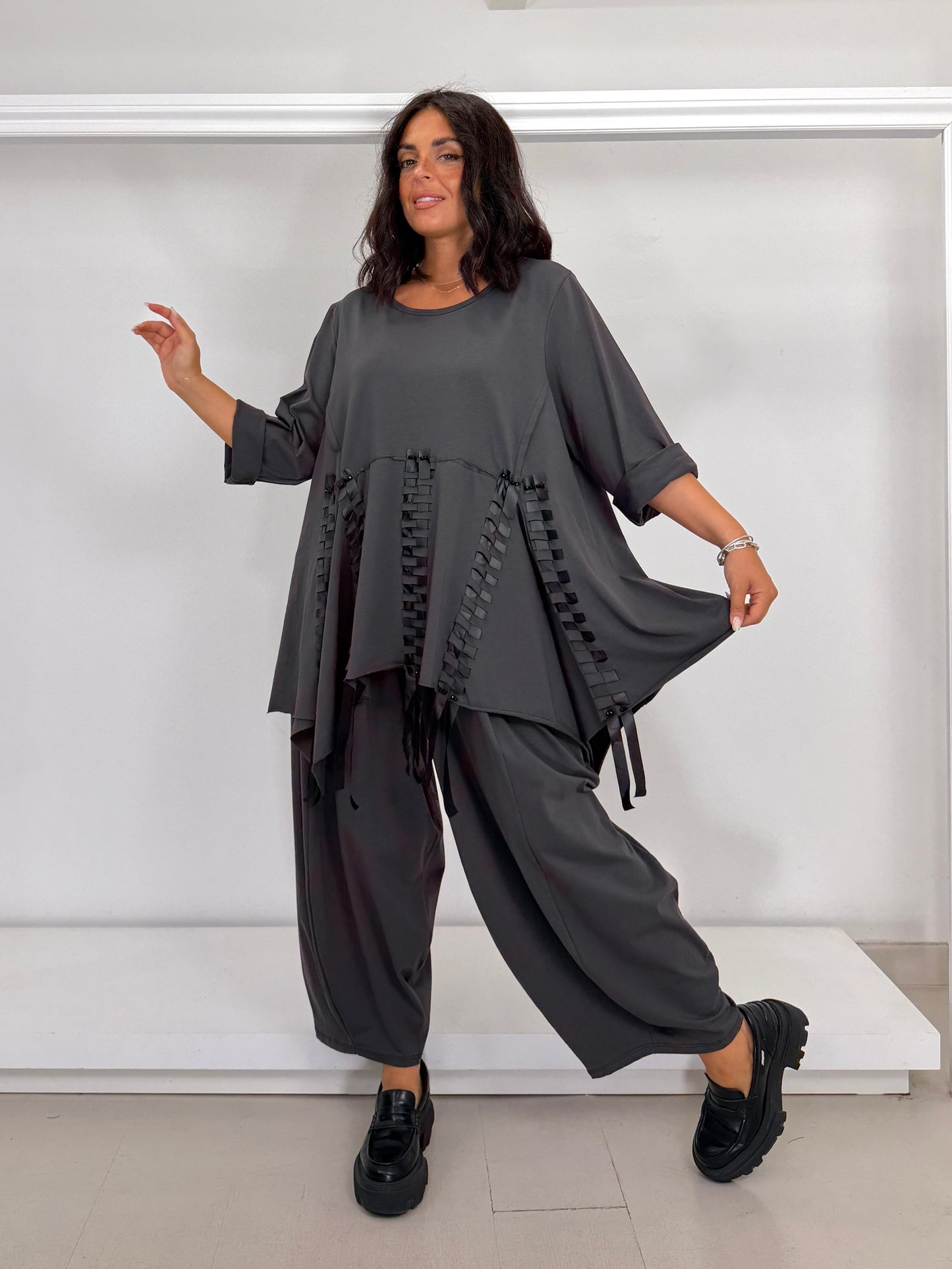Pantalone ovetto in maglina di cotone con tasche nido