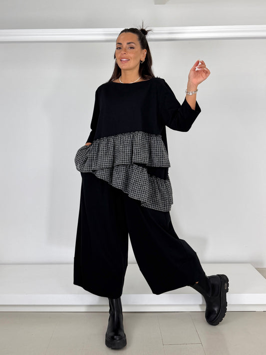 Maglia garzata con balze asimmetriche