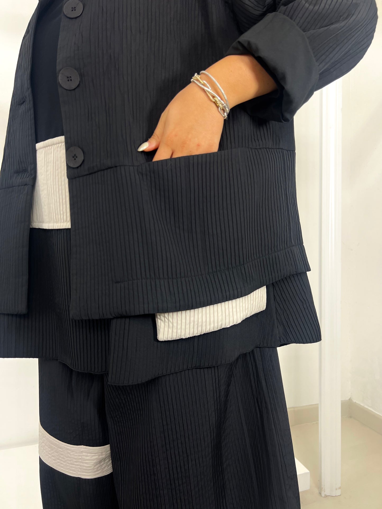 OZAI N KU Pantalone tessuto ondulante