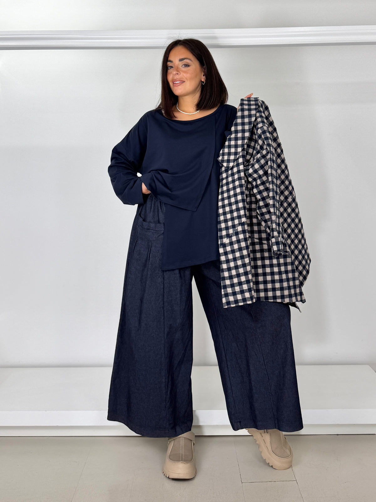 Pantalone effetto jeans gamba larga
