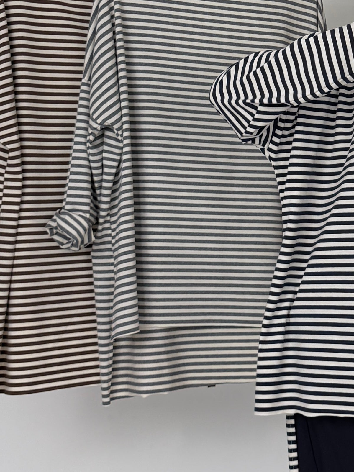 Maglia taglio vivo manica lunga a righe