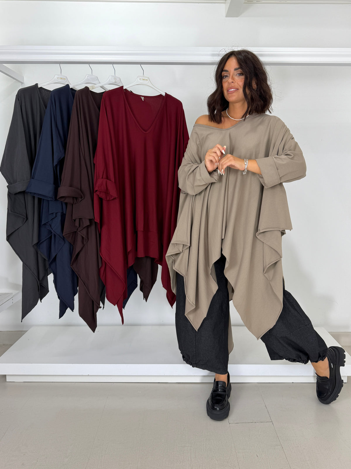 Maglia poncho scollo a V