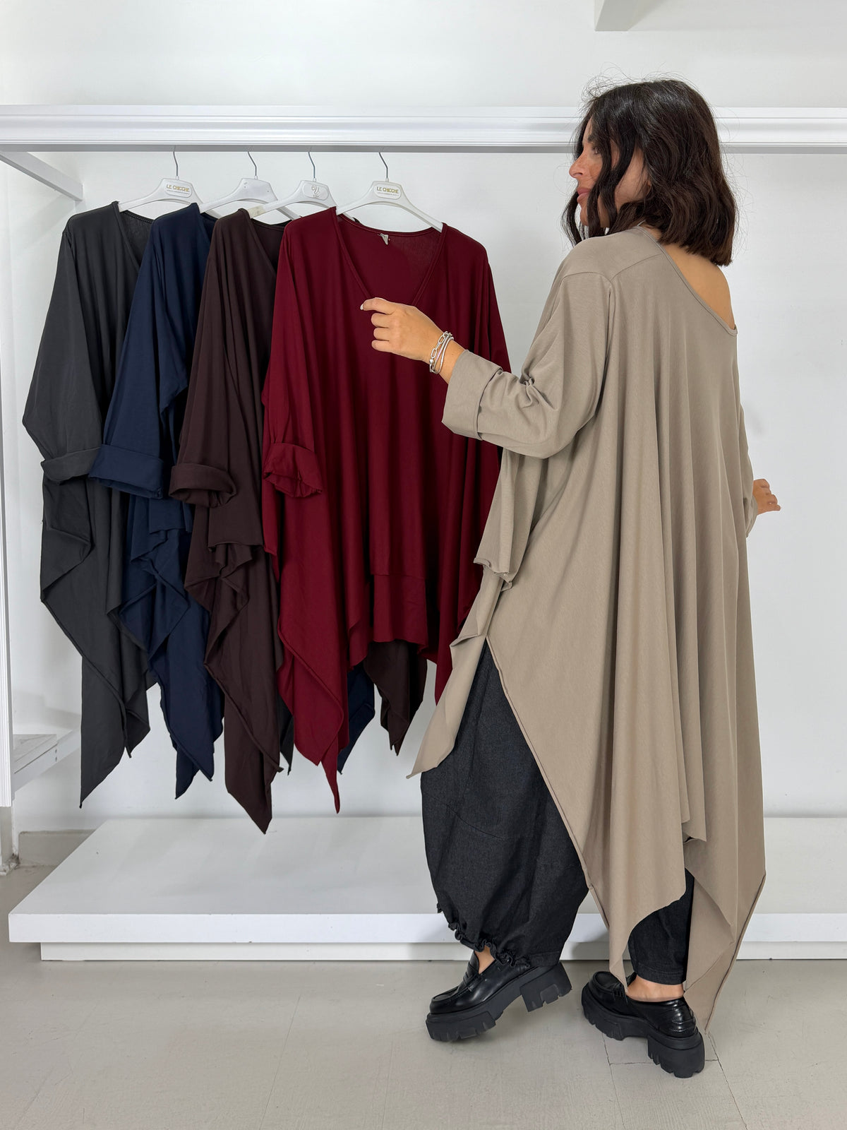 Maglia poncho scollo a V